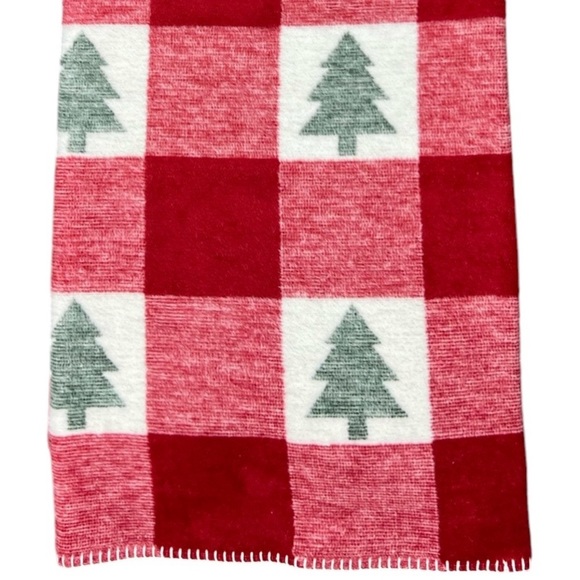Docofil - ‘Christmas Trees’ luxurious throw. 51” x 67”. NWT. Firm! - Picture 2 of 4